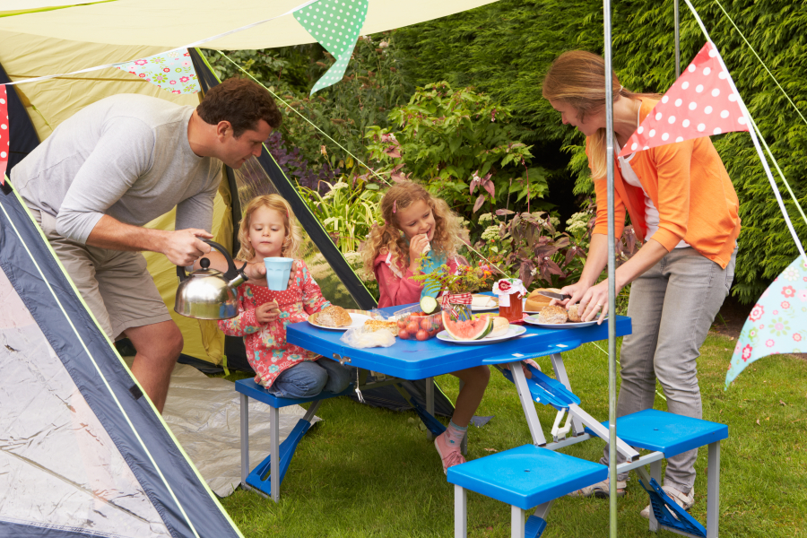 famille au camping 